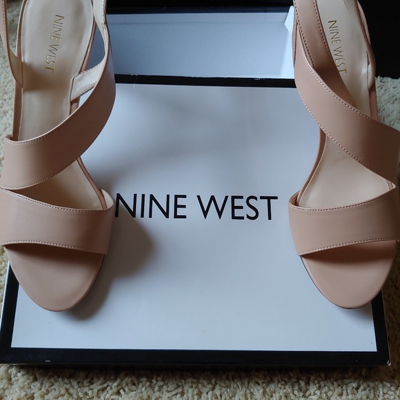 *SOLD* Nine West Tan Leather Sandal - Picture 2 of 7